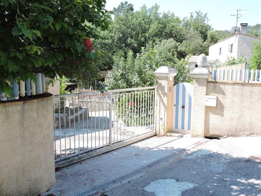Chateaudouble : Appartement Au Calme Exterior photo